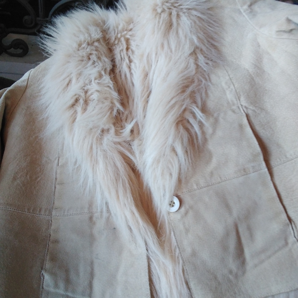 Suede coat - Picture 2 of 7